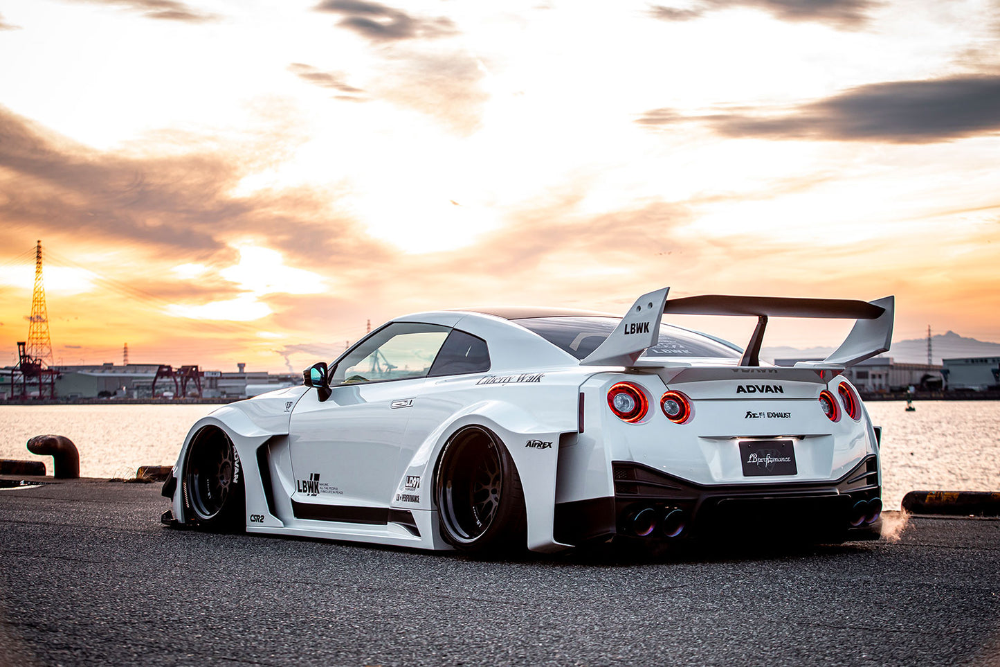 LB★Silhouette WORKS GT 35GT-RR Body Kit