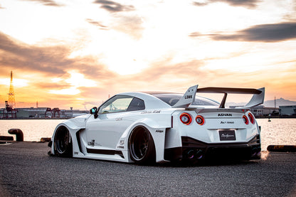 LB★Silhouette WORKS GT 35GT-RR Body Kit