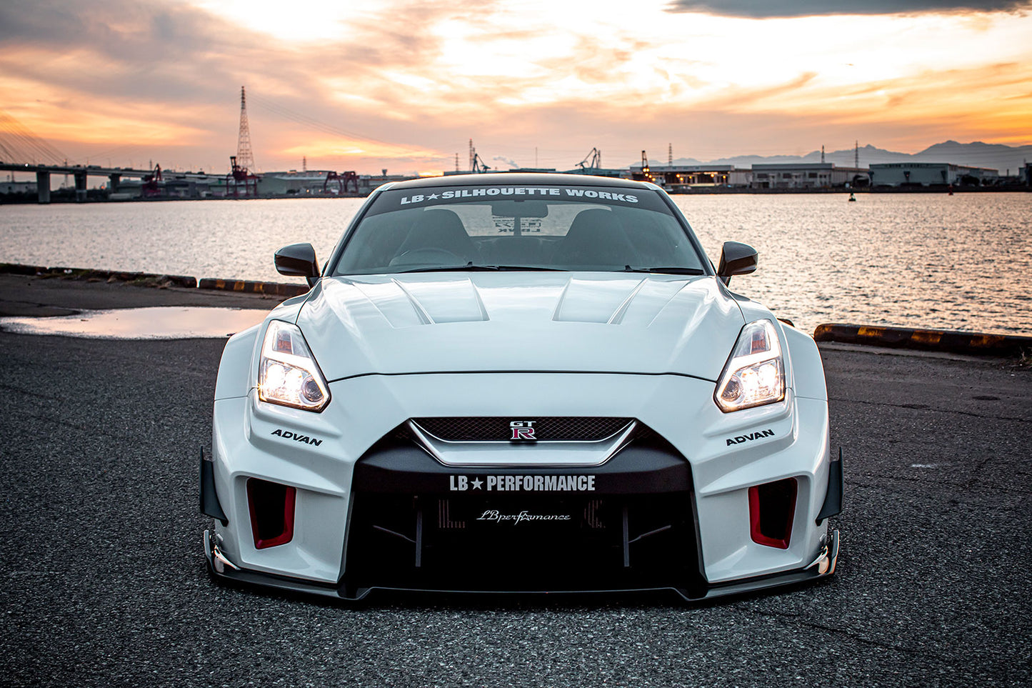 LB★Silhouette WORKS GT 35GT-RR Body Kit