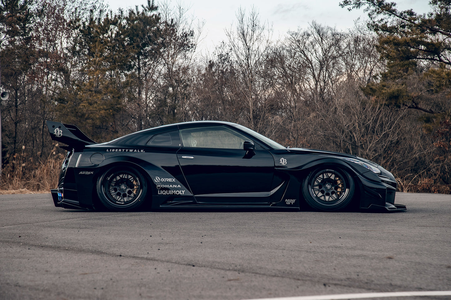 LB★Silhouette WORKS GT 35GT-RR Body Kit